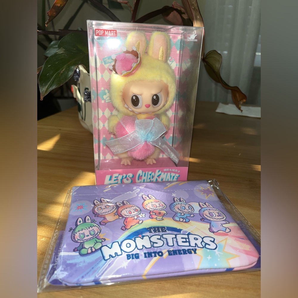 Labubu Let’s Checkmate & Big Into Energy Pouch Bundle!